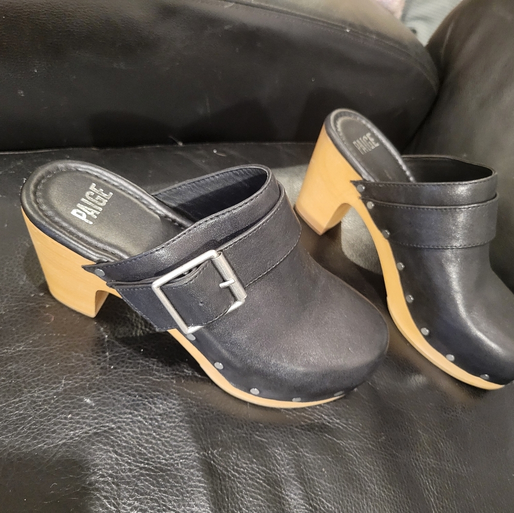 Paige Robbie Studded Black Leather Clogs with Wooden Heel SZ 8